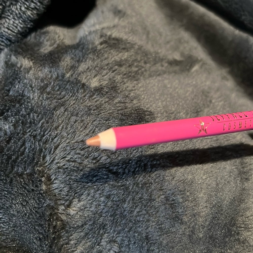 Jeffree Star lip liner